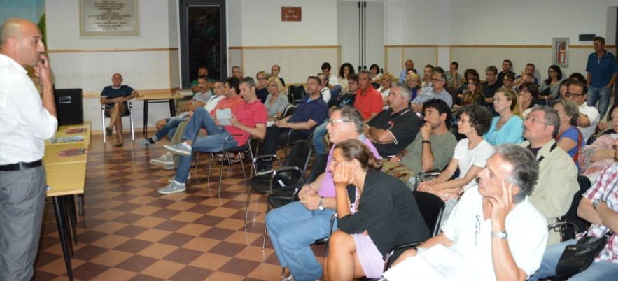 assemblea del 19 giugno - foto da facebook Segnalazione aria maleodorante a Falconara/Castelferretti